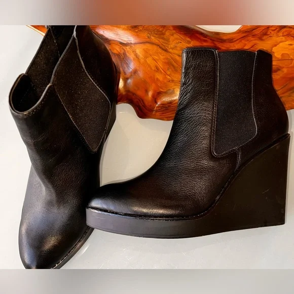 ALDO Black Leather High Wedge Ankle Boots Booties Elastic Slip On Size 9 - Picture 9 of 9
